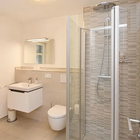 Exklusive Reetdach-villa Ostseefrische * Lobbe