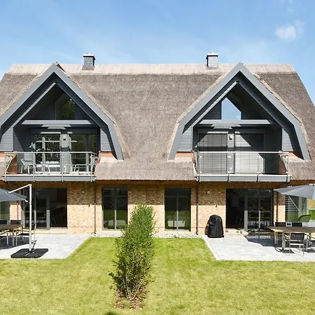 Casa de Férias Exklusive Reetdach-villa Ostseefrische Lobbe