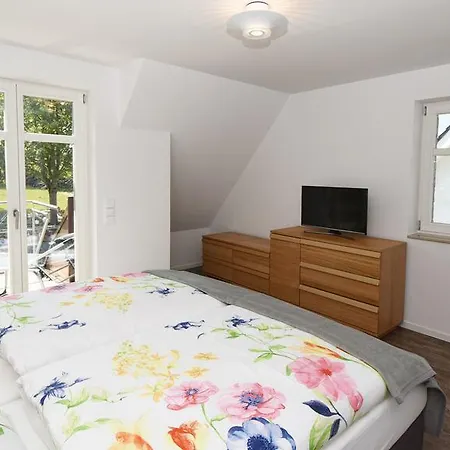 Casa de Férias Exklusive Reetdach-villa Ostseefrische *