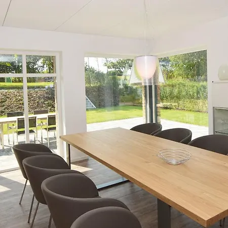 Exklusive Reetdach-villa Ostseefrische Lobbe