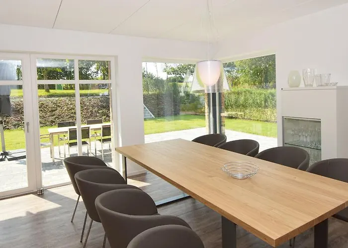 Exklusive Reetdach-villa Ostseefrische Lobbe